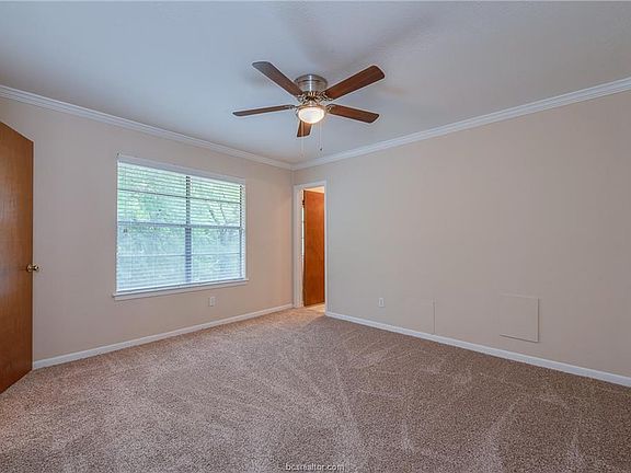 5th image of 2837 Oakside Dr