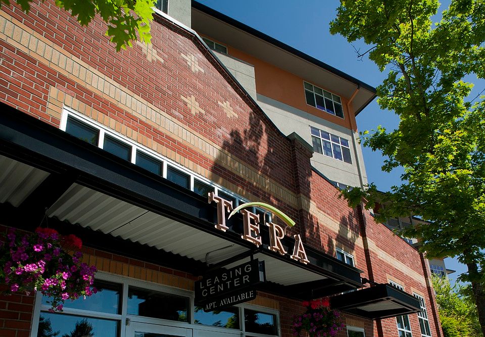 Great DT Kirkland location- just 6 blocks to the waterfront!