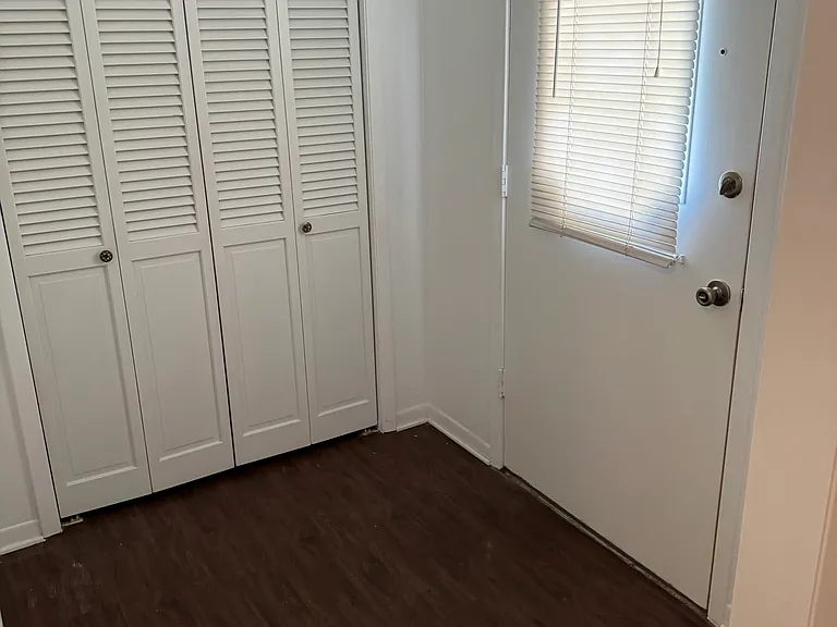 1806 Crescent Dr — Photo 3