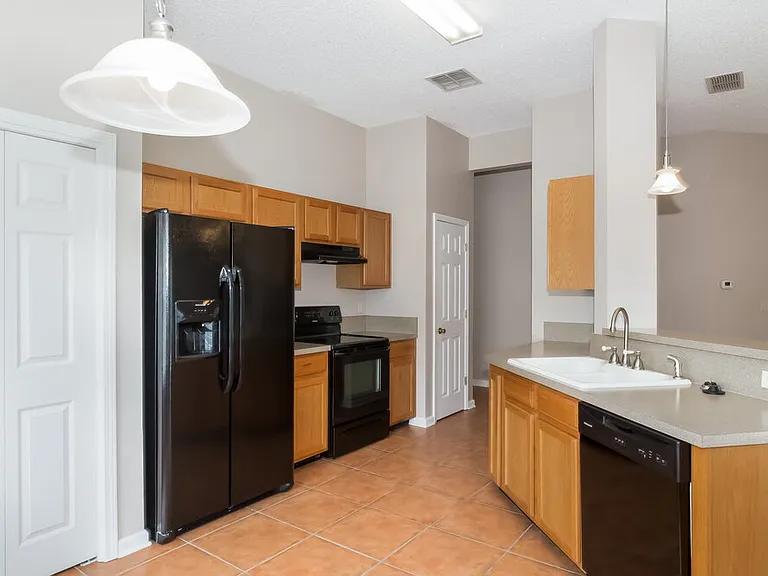 8073 Leafcrest Dr — Photo 8