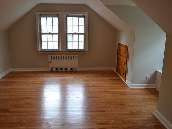 5th image of 218 Carlton Ter