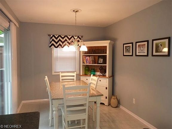 3rd image of 256 Vivian Dr