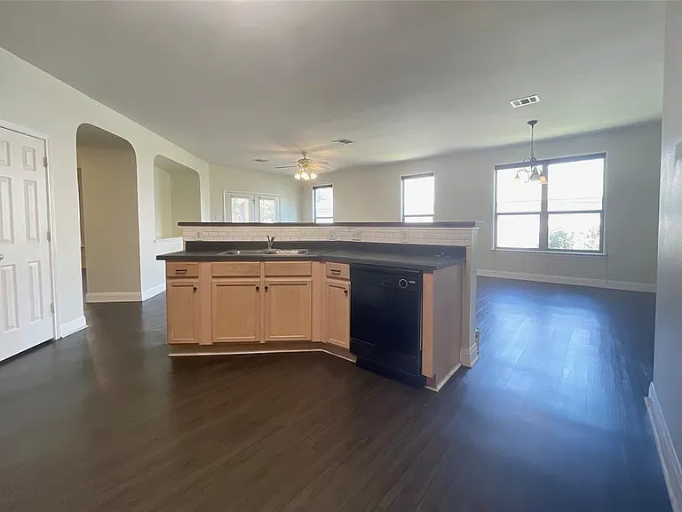 4412 Woodstock Dr — Photo 10
