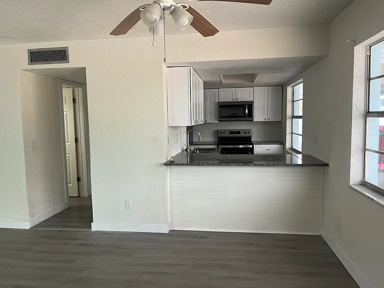 2301 Bay Blvd #1 — Photo 10
