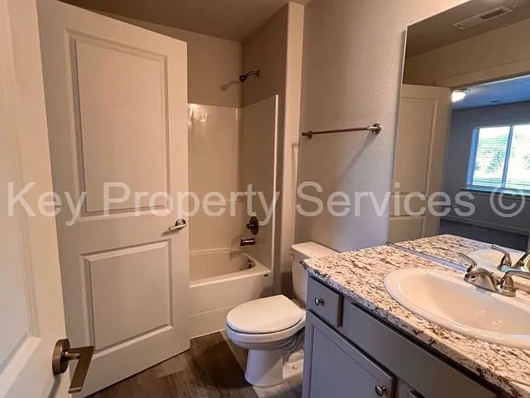 180 Loganberry Ct — Photo 16
