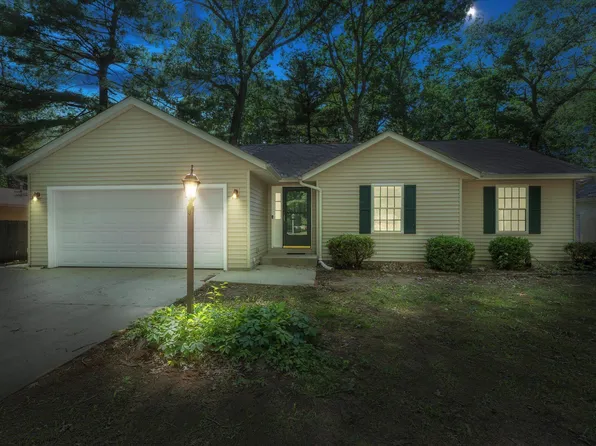 51613 Emmons Rd, South Bend, IN 46637