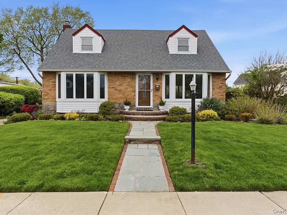 1st image of 34 Park Circle W