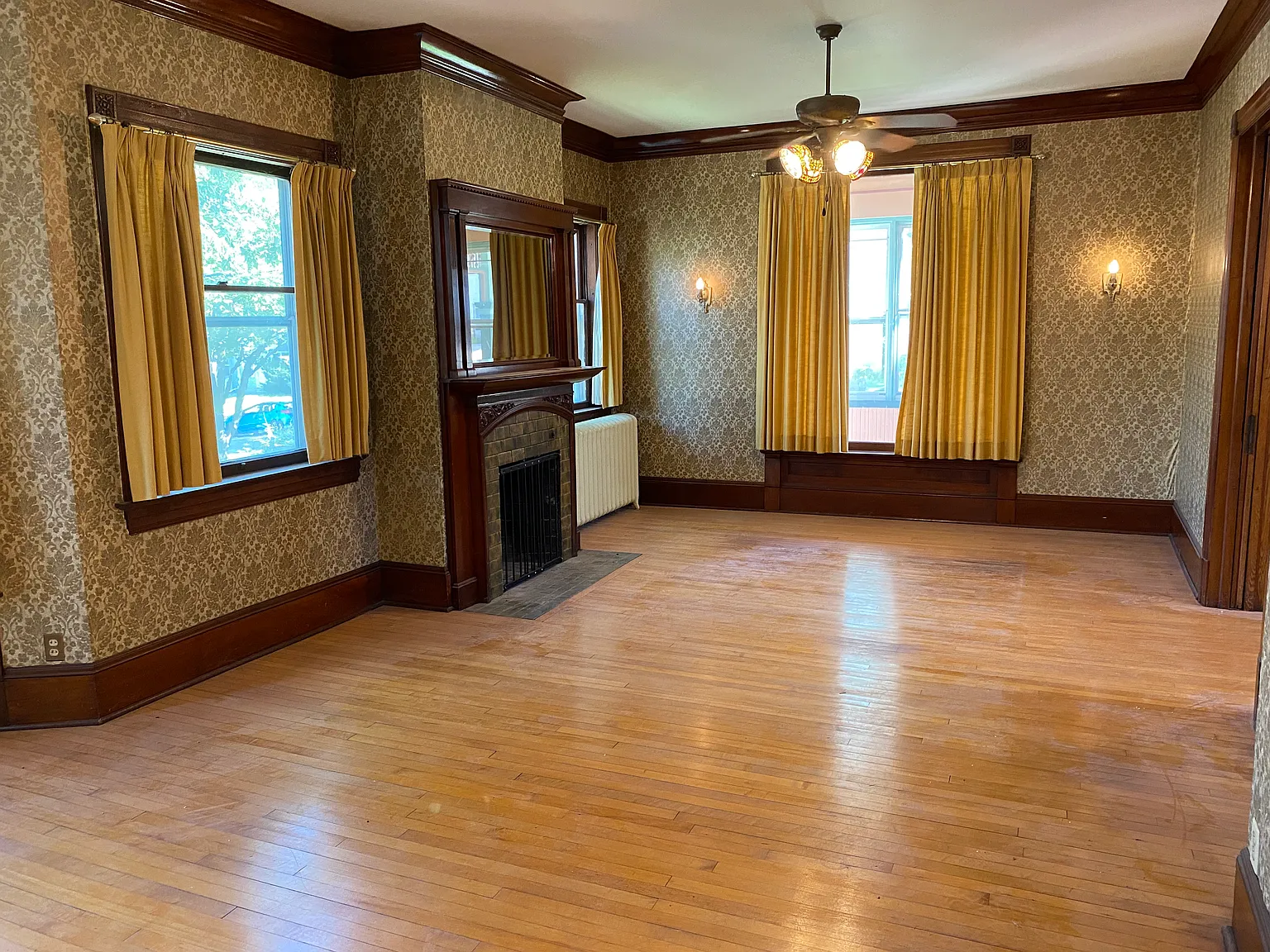 120 Center St — Photo 3