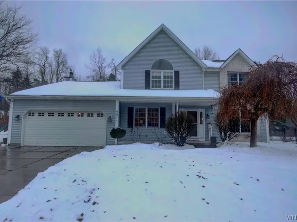 4511 Winding Woods Ln, Hamburg, NY 14075