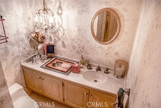730 Saint James Pl — Photo 10