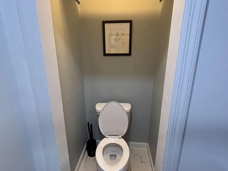 Enclosed toilet