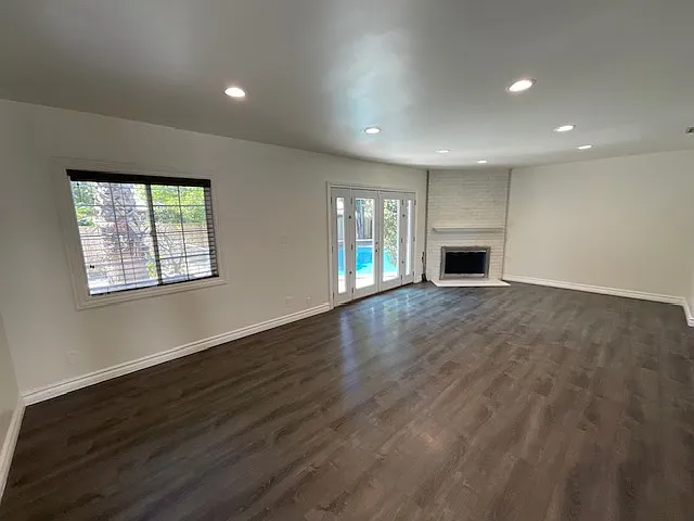 15022 Haynes St — Photo 9