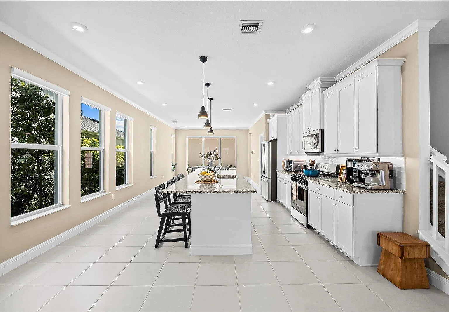 3 bed, 2.5 bath, 1826 sqft, $3,500 — Photo 4