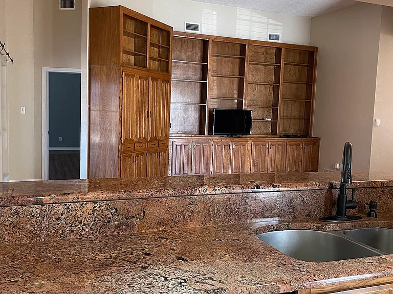 3714 Woodside Dr — Photo 3