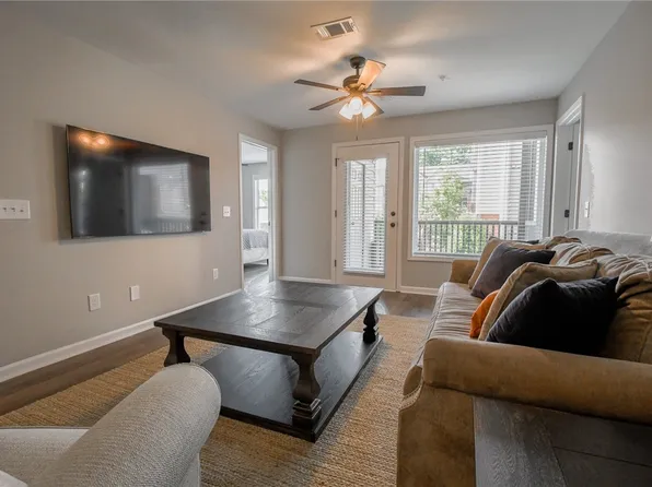 730 W Magnolia Ave #202, Auburn, AL 36832