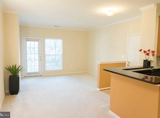 1516 N Point Dr APT 204, Reston, VA 20194