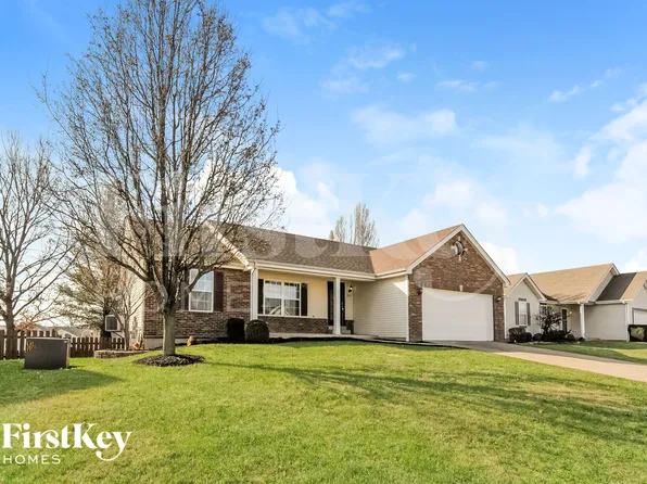 212 Royallmanor Ln, O'Fallon, MO 63368