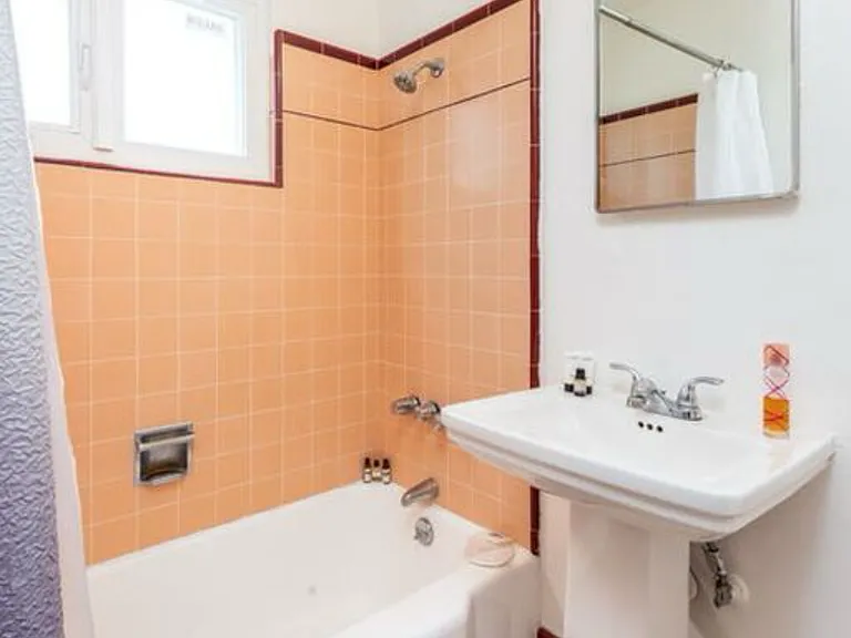 1479 N Havenhurst Dr #4 — Photo 40