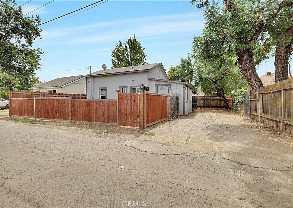 1st image of 656 Spruce Way
