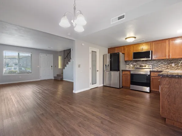 1664 W North Bear Creek Dr, Merced, CA 95348