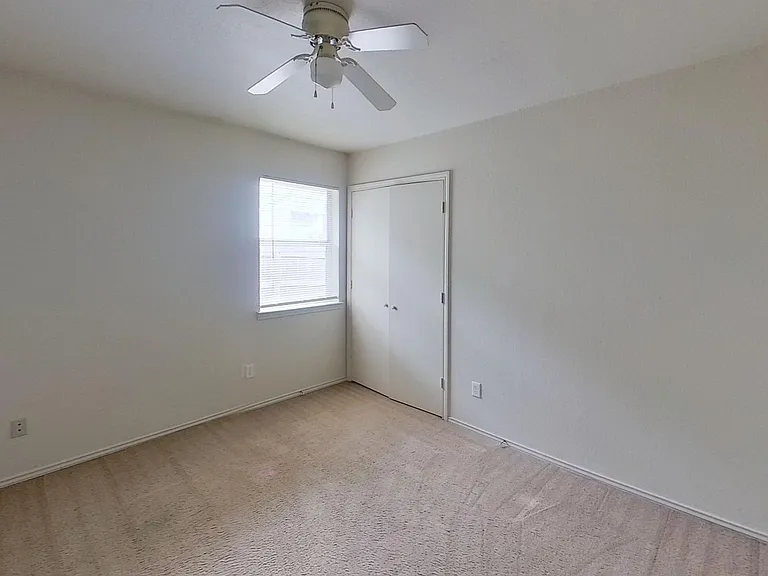 305 Creek — Photo 11