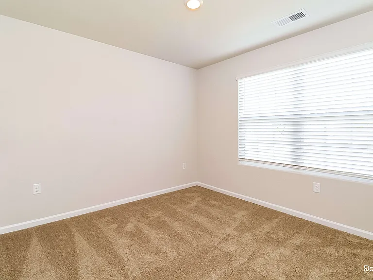 375 Kenyon Dr — Photo 10