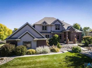 5700 S Shadow Ridge Ave, Sioux Falls, SD 57108