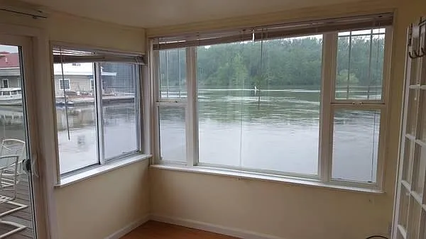 NE Marine Dr — Photo 2