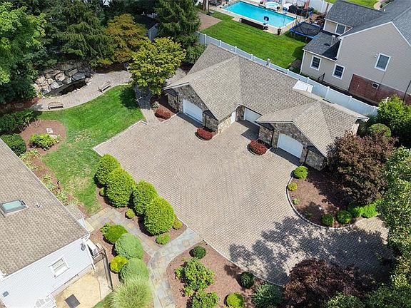 4th image of 235 Kinderkamack Rd
