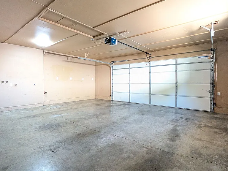 2145 Laurelhurst Dr — Photo 21