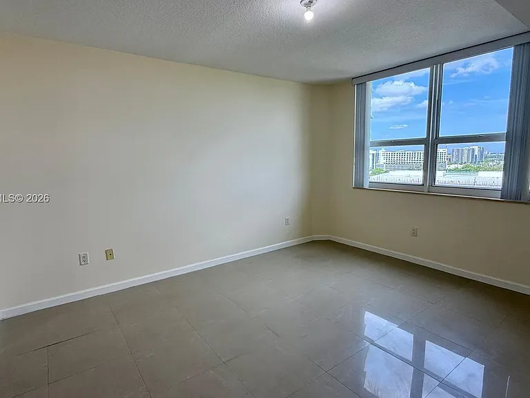 19501 W Country Club Dr #1212 — Photo 43