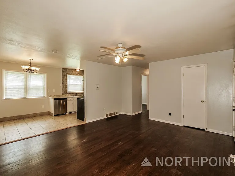 3407 N Pleasant St — Photo 2