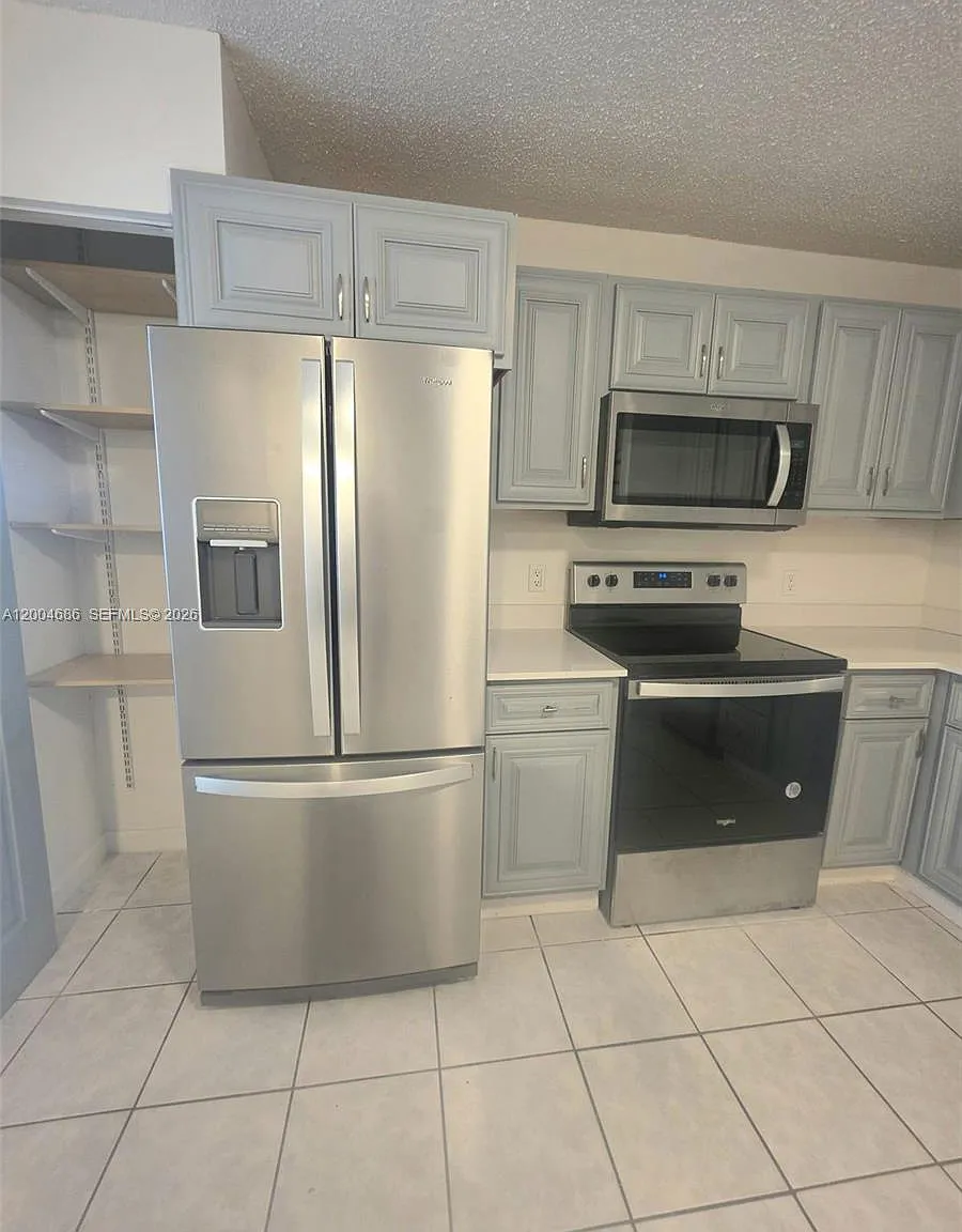 Eagle Village Of Coral Sp — Photo 3