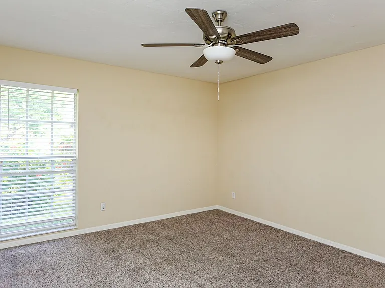 1040 Moon Lake Dr — Photo 15