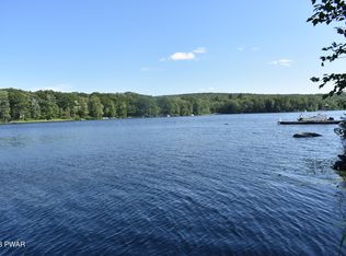 810 Dogwood Ct, Lords Valley, PA 18428
