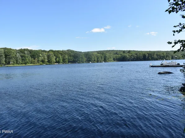 810 Dogwood Ct, Lords Valley, PA 18428