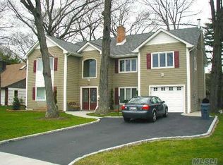 126 Hewlett Ave, Merrick, NY 11566