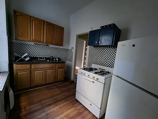 Rented by HFF Realty LLC | media 3