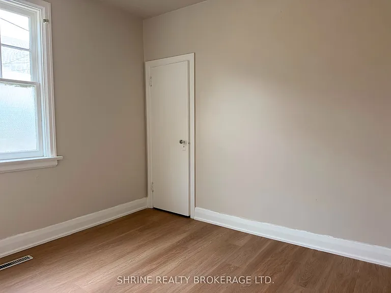 367 Springbank Dr — Photo 4