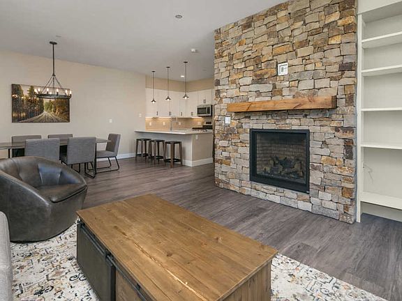 5th image of 400 Baker Dr #208