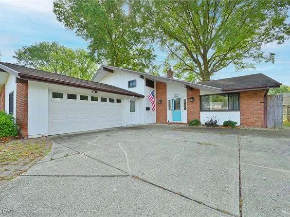 26935 Fairfax Ln, North Olmsted, OH 44070