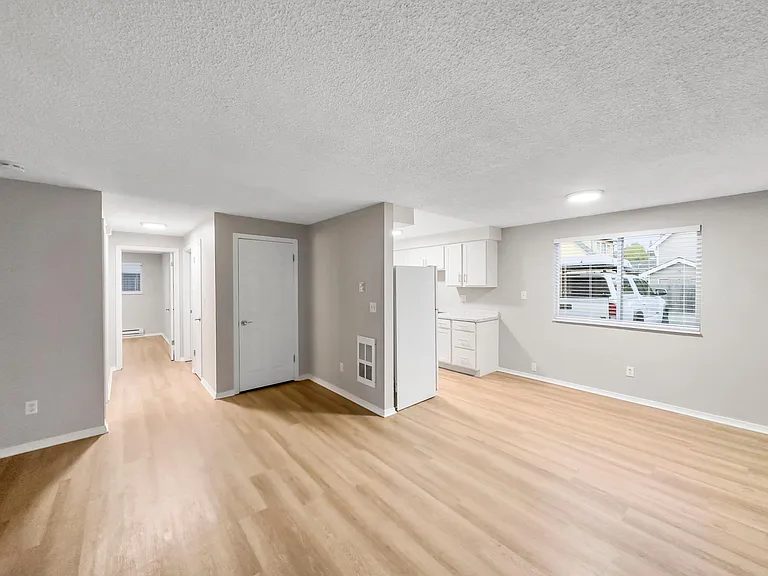 511 Avenue D #A — Photo 3
