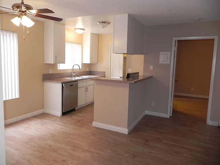 Chapman Villas Apartments — Photo 60