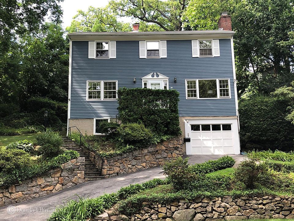 1st image of 61 Pinebrook Dr