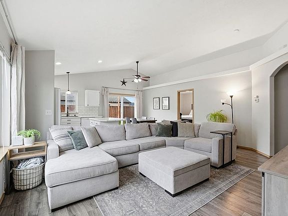 3rd image of 10103 W Barberry Rd