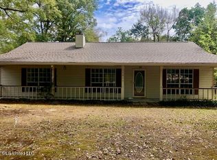 1839 E Lakeshore Dr, Carriere, MS 39426