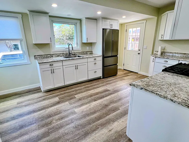 446 Tulare Ave — Photo 5