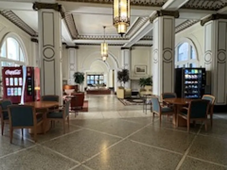 Oak Grove Apartment Hotel — Photo 11