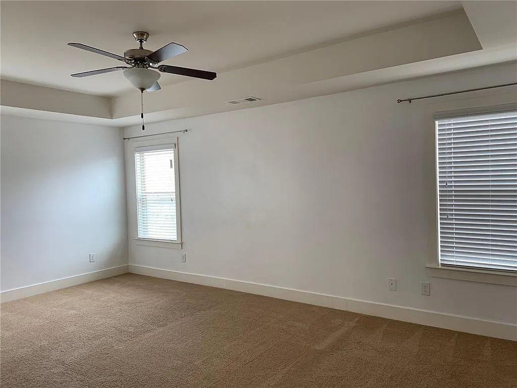 4 bed, 3.5 bath, 2931 sqft, $2,900 — Photo 4