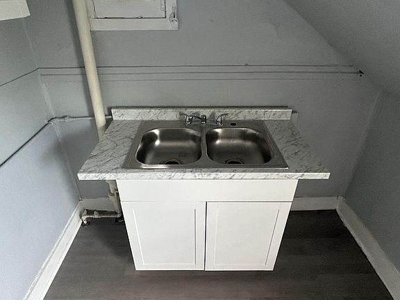5th image of 2 Ware Ave #1/2